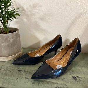Like new navy Calvin Klein kitten heel pumps